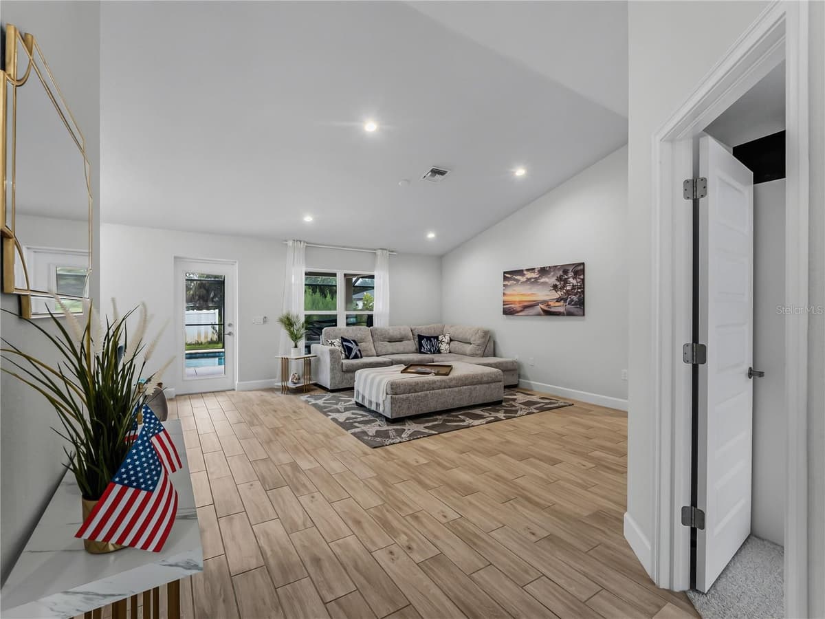 7664 MERONI BOULEVARD — photo 5 of 35