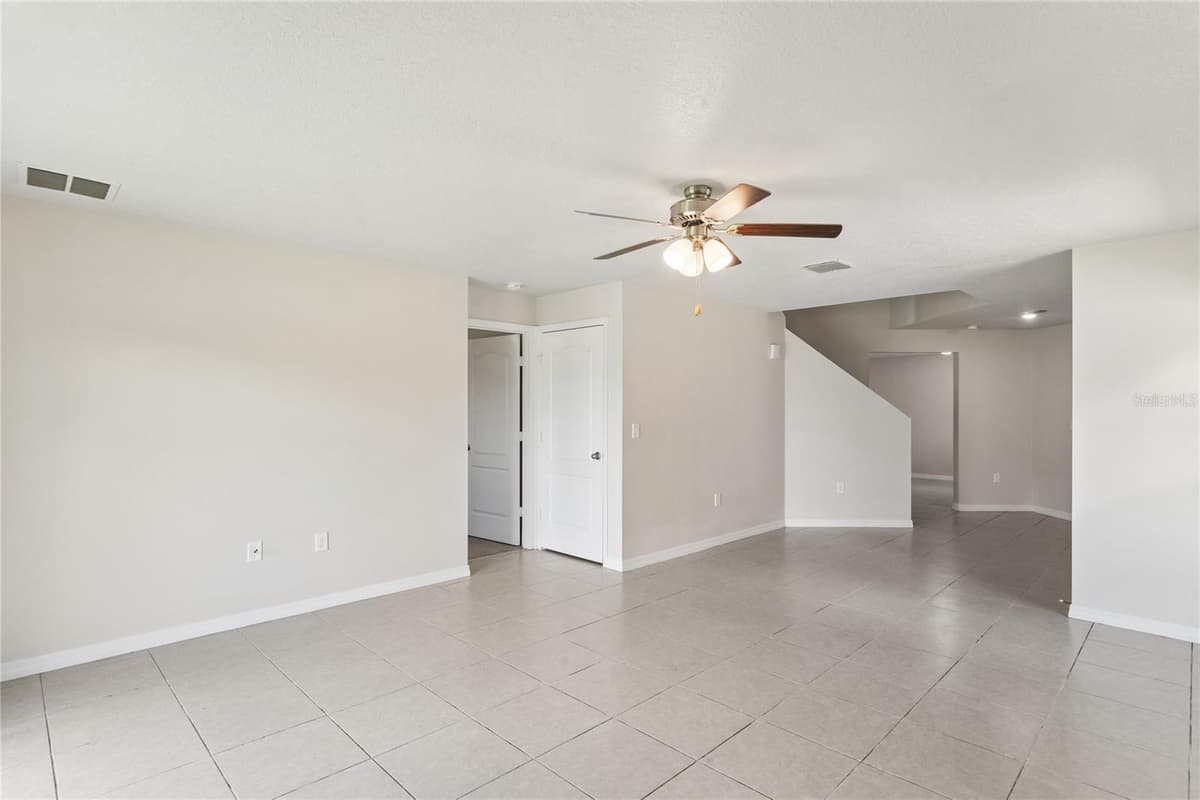 2427 CASPIAN DRIVE — photo 5 of 24