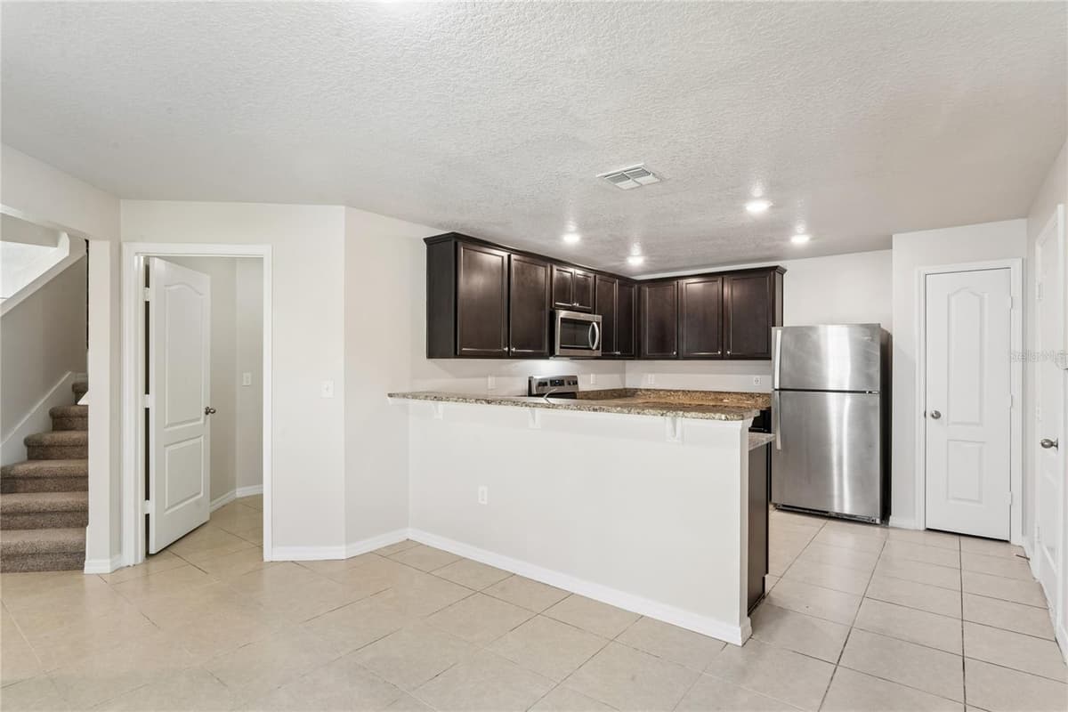 2427 CASPIAN DRIVE — photo 6 of 24