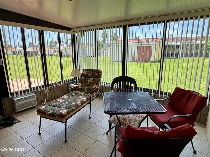 156 CARDINAL DRIVE — photo 3 of 39