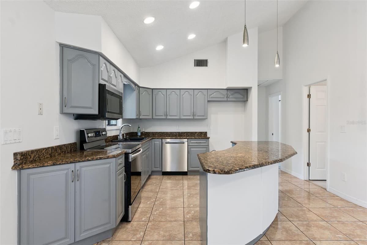 5556 LANCEWOOD CIRCLE — photo 24 of 54