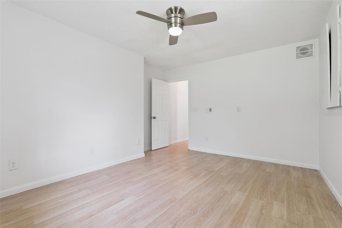 5556 LANCEWOOD CIRCLE — photo 39 of 54