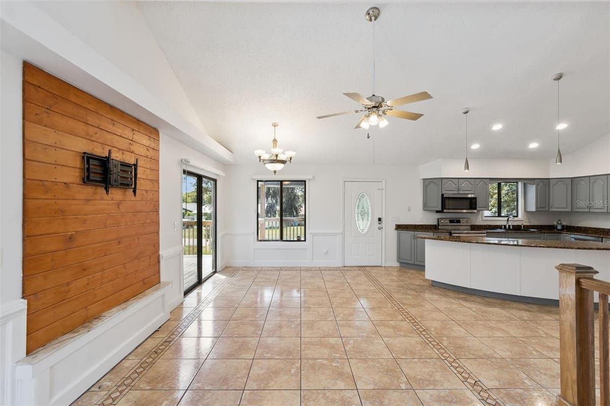 5556 LANCEWOOD CIRCLE — photo 18 of 54