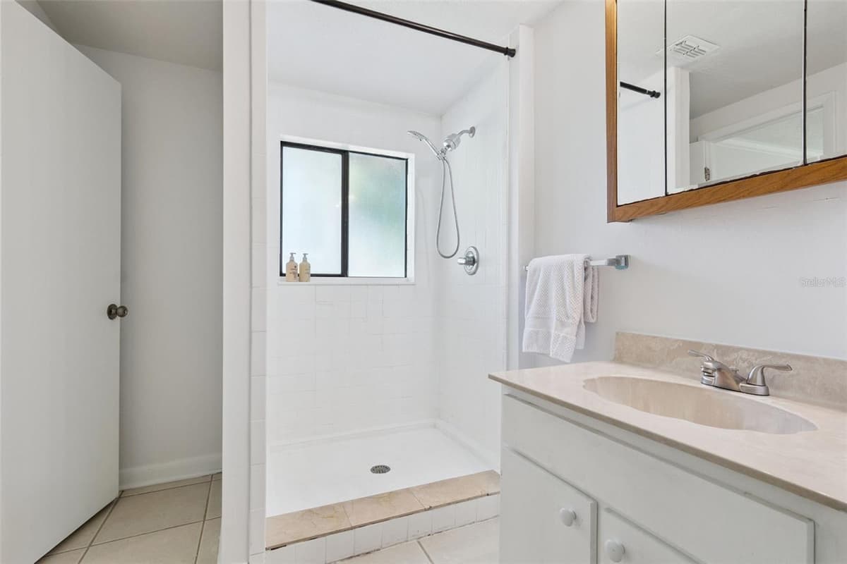 5556 LANCEWOOD CIRCLE — photo 41 of 54