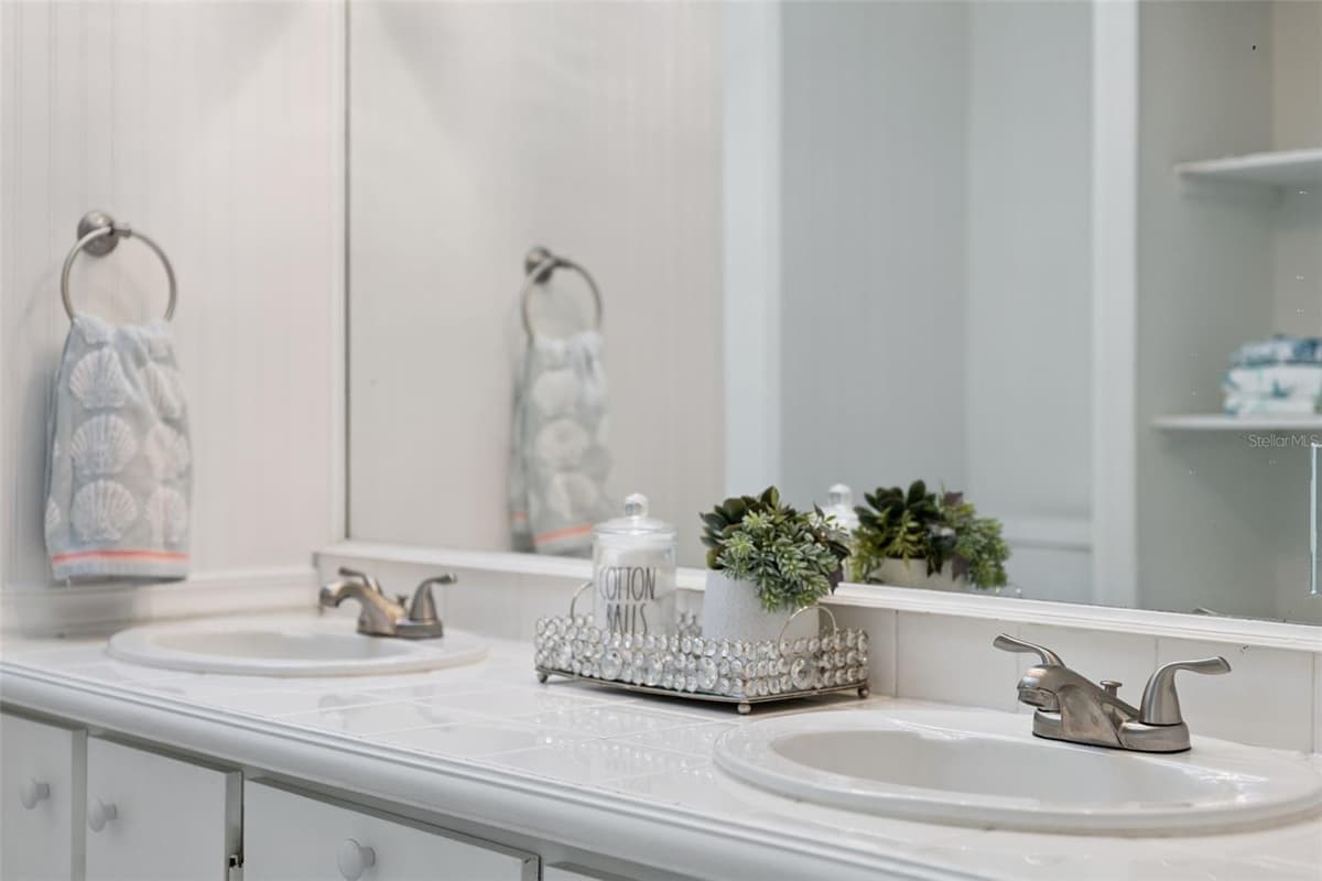5556 LANCEWOOD CIRCLE — photo 30 of 54