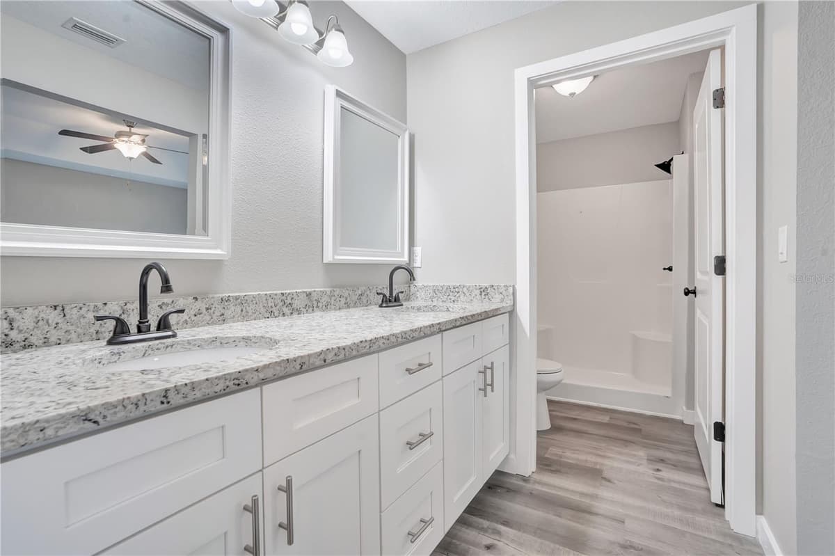 8833 HAMPSHIRE DRIVE — photo 15 of 33