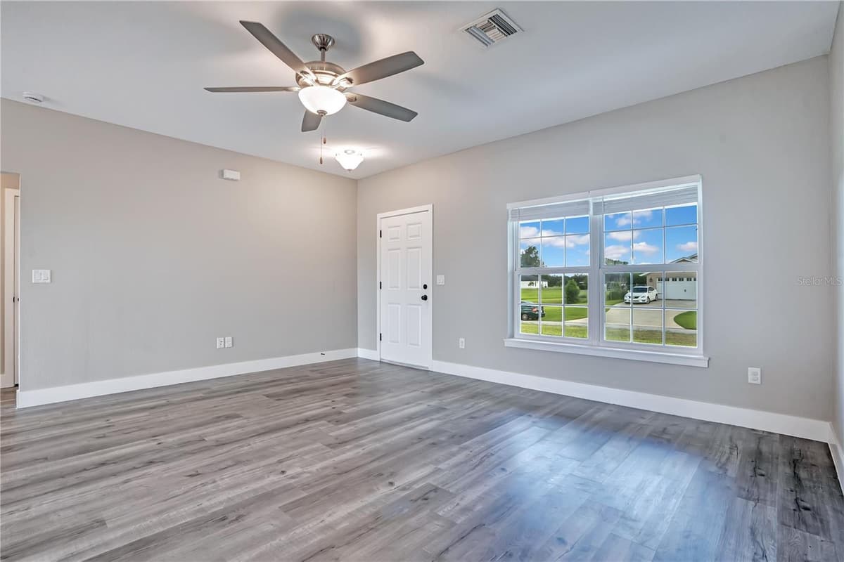 8833 HAMPSHIRE DRIVE — photo 8 of 33