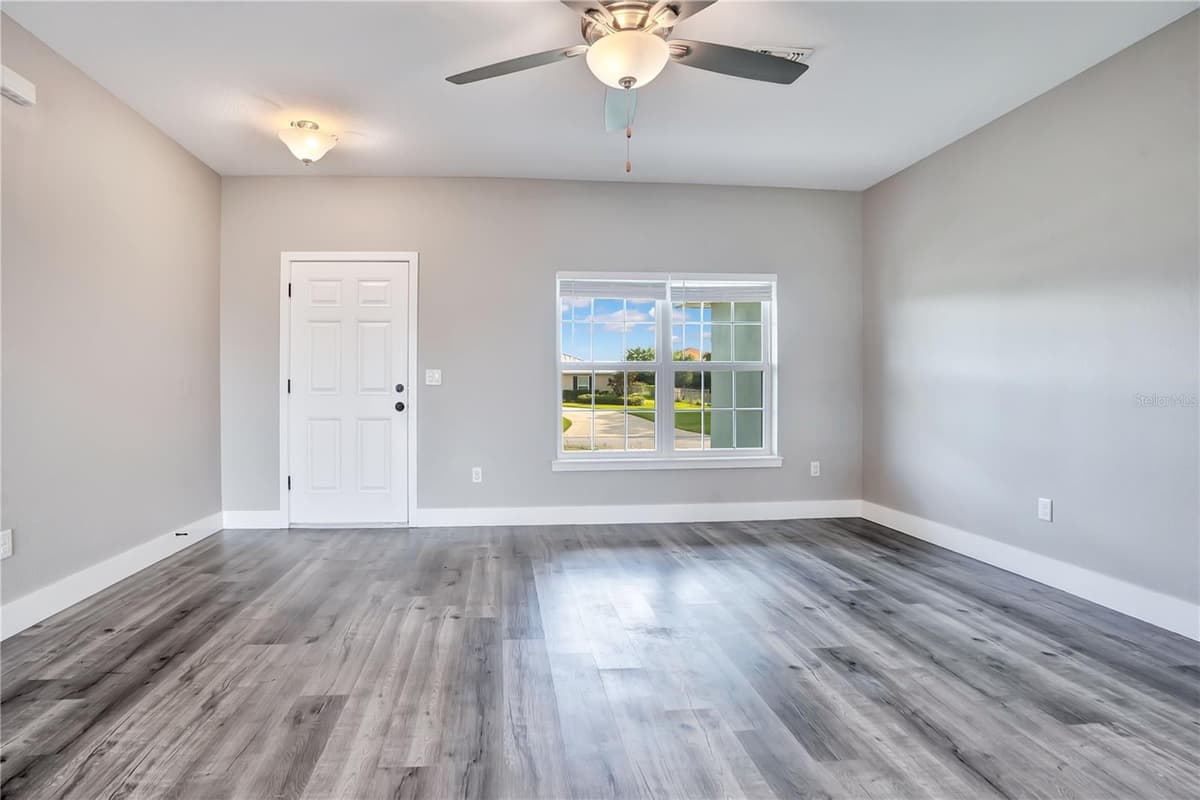 8833 HAMPSHIRE DRIVE — photo 6 of 33