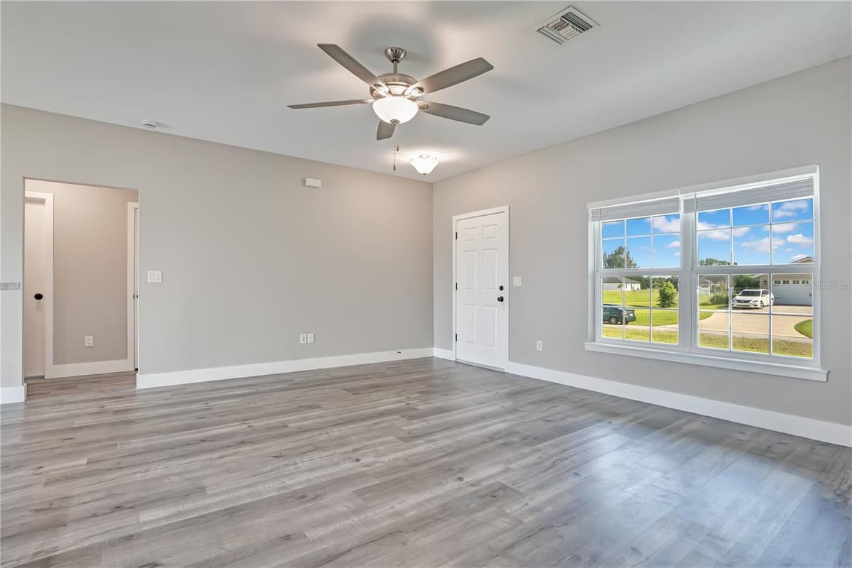 8833 HAMPSHIRE DRIVE — photo 5 of 33