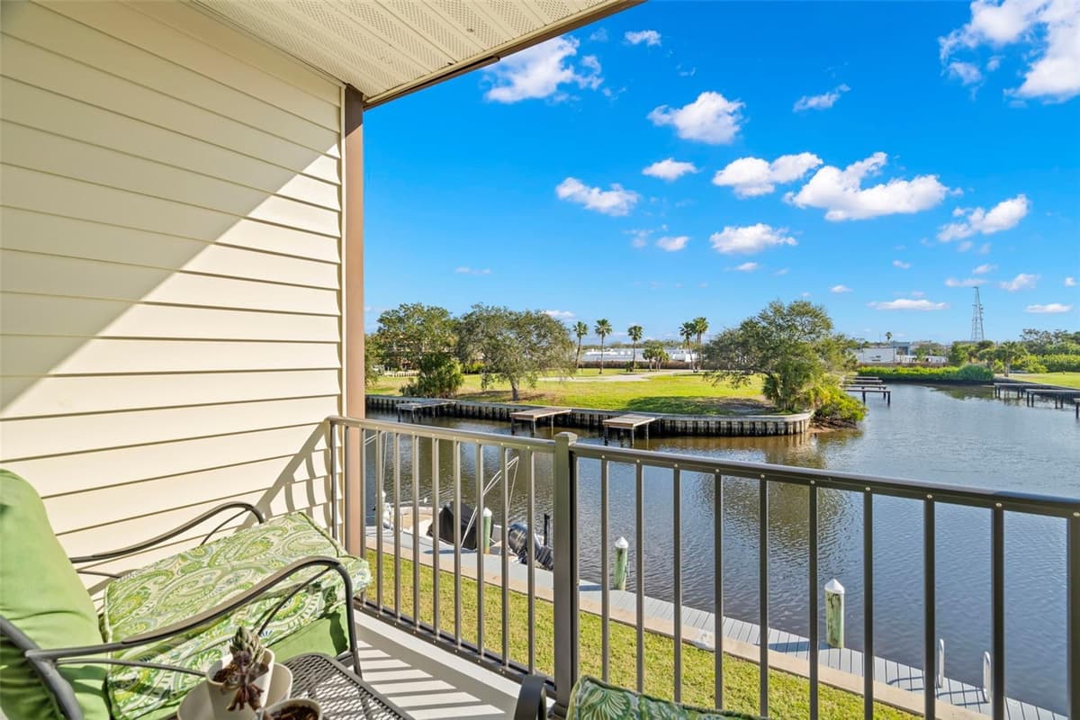412 MOORINGS COVE DRIVE — photo 8 of 36