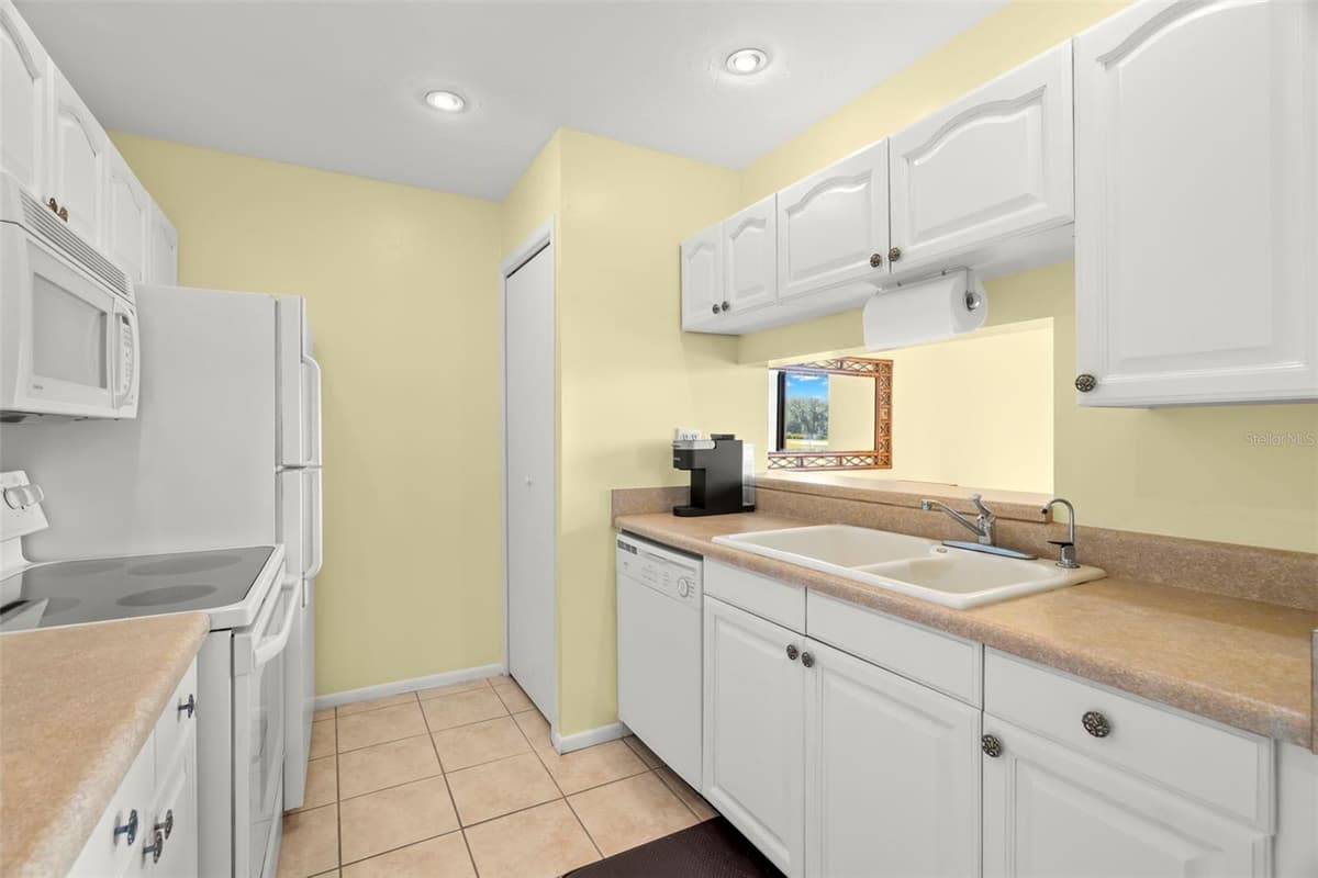 412 MOORINGS COVE DRIVE — photo 15 of 36