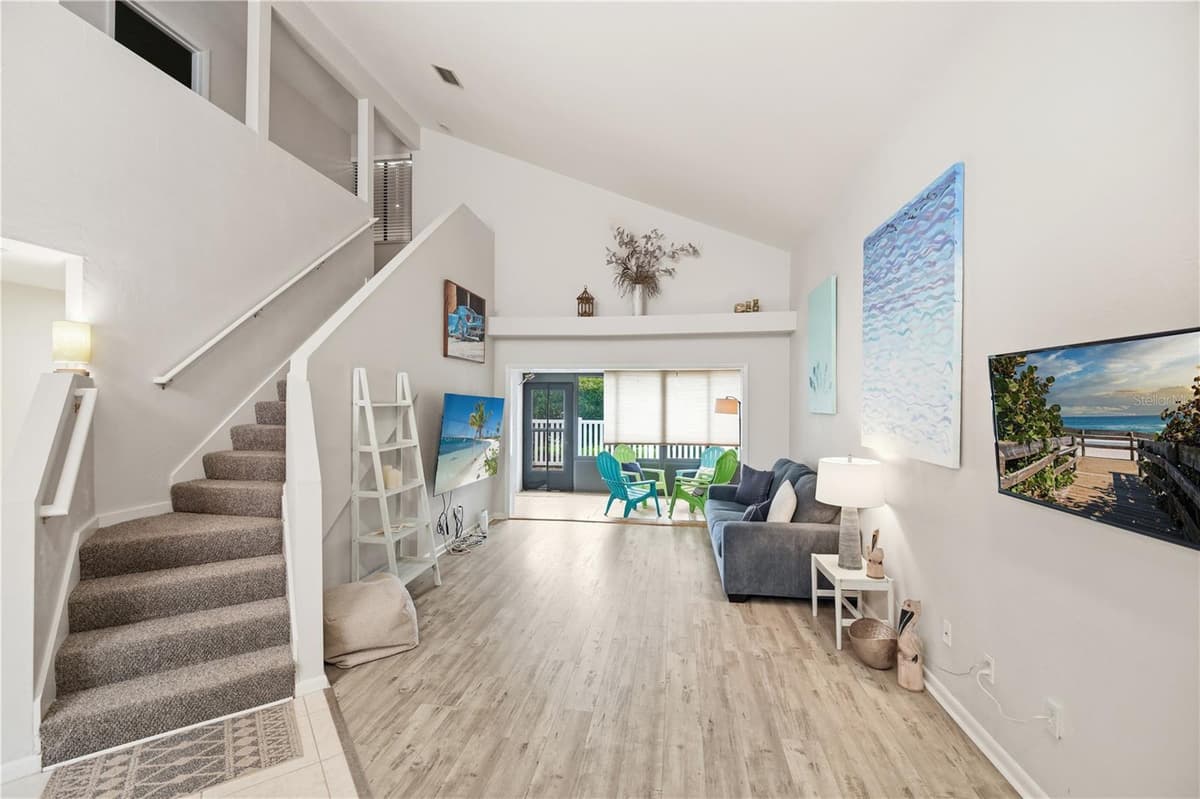 56 LAKE FOREST PLACE — photo 10 of 39
