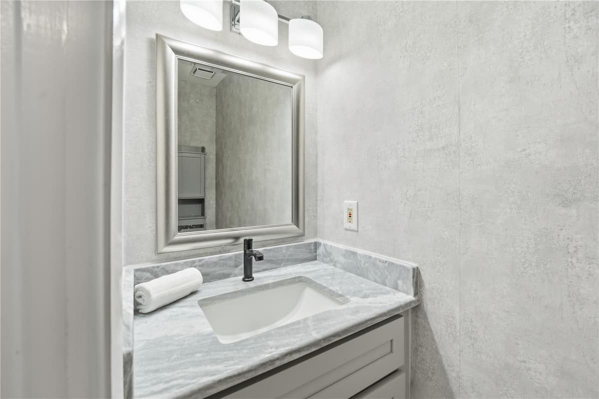 56 LAKE FOREST PLACE — photo 18 of 39