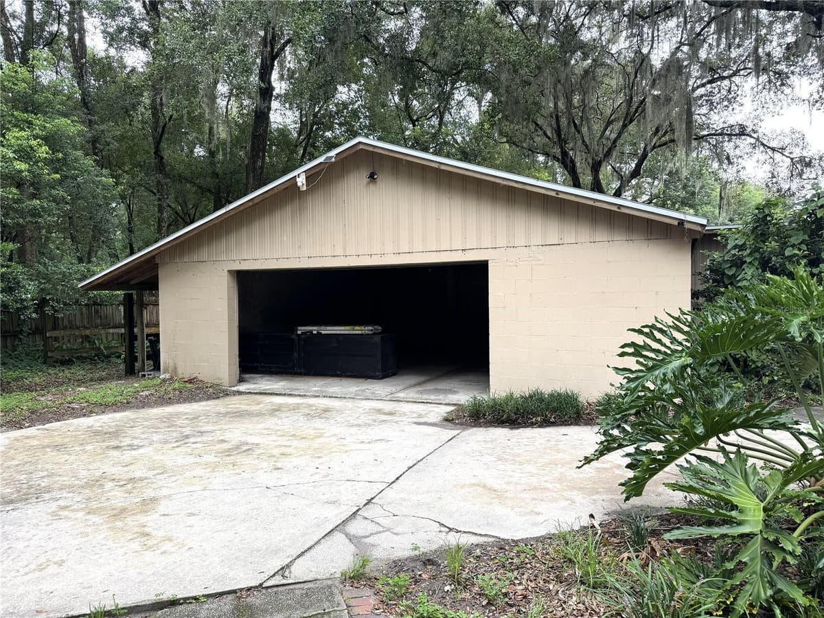 560 LAKE PLEASANT ROAD — photo 13 of 26