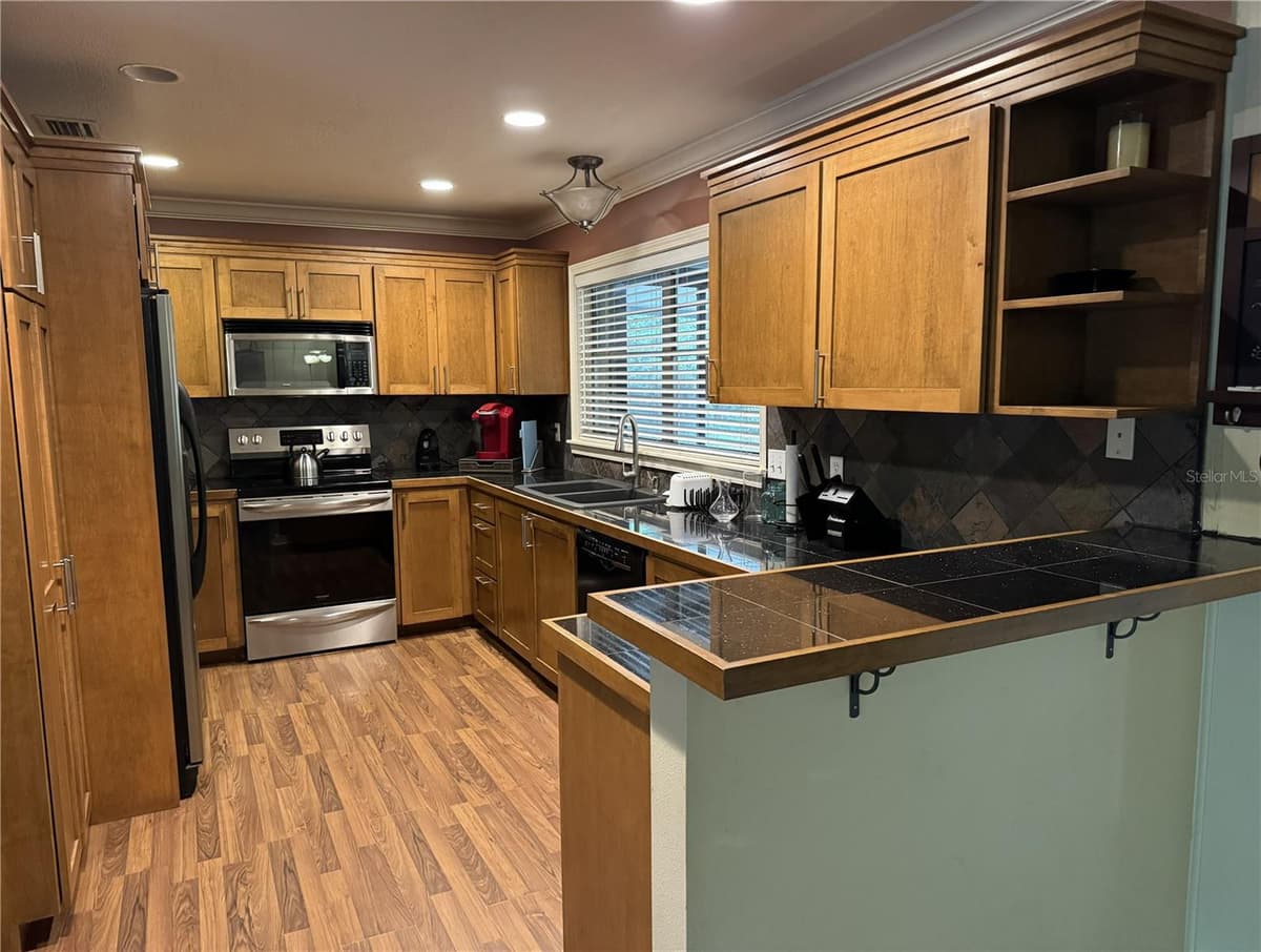 560 LAKE PLEASANT ROAD — photo 5 of 26