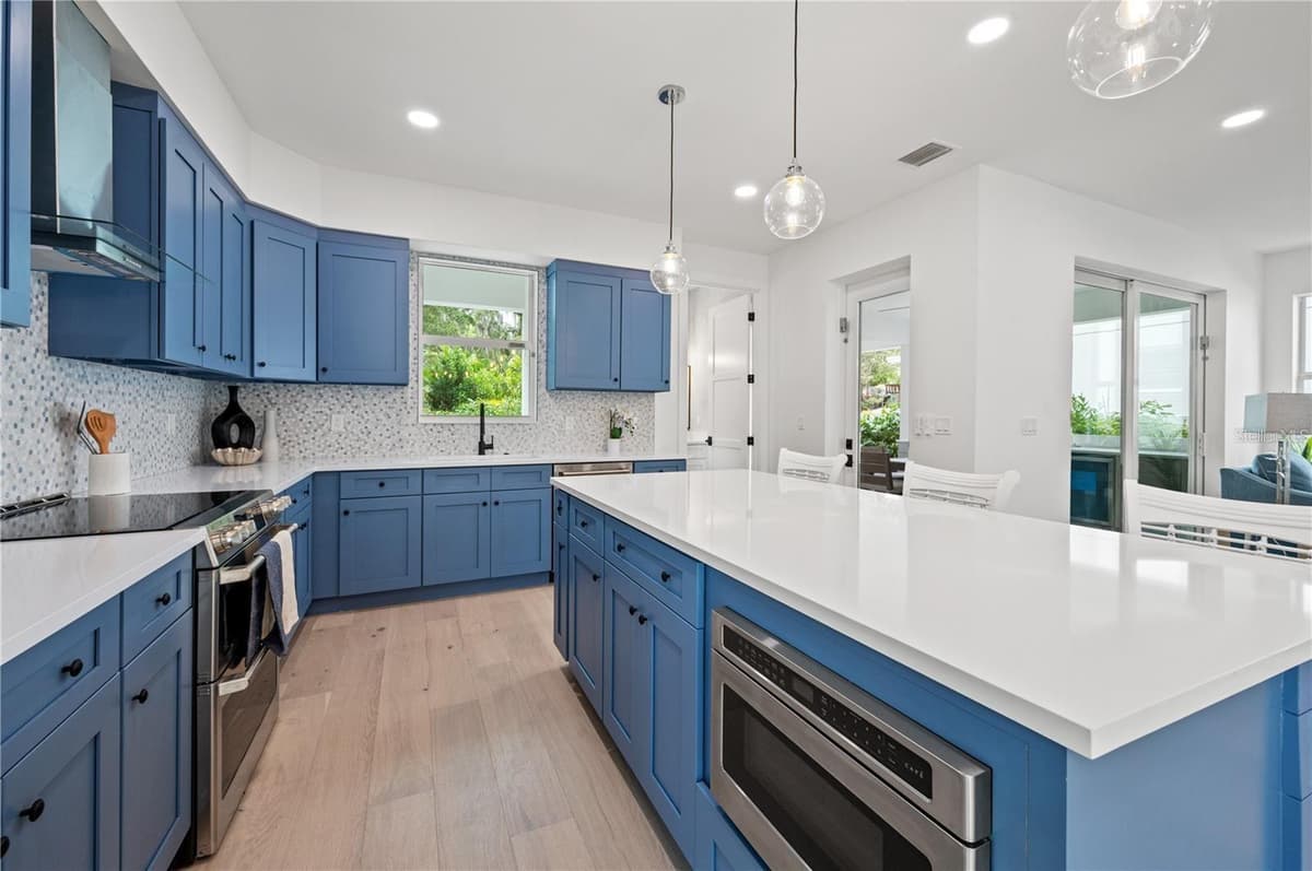 1647 SIESTA DRIVE — photo 15 of 43