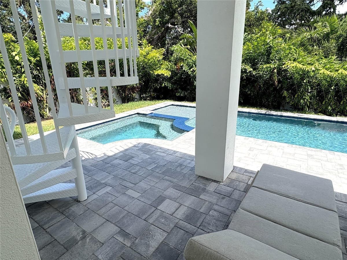 1647 SIESTA DRIVE — photo 12 of 43