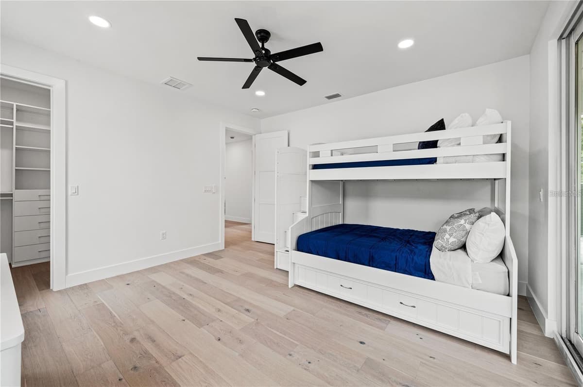 1647 SIESTA DRIVE — photo 40 of 43