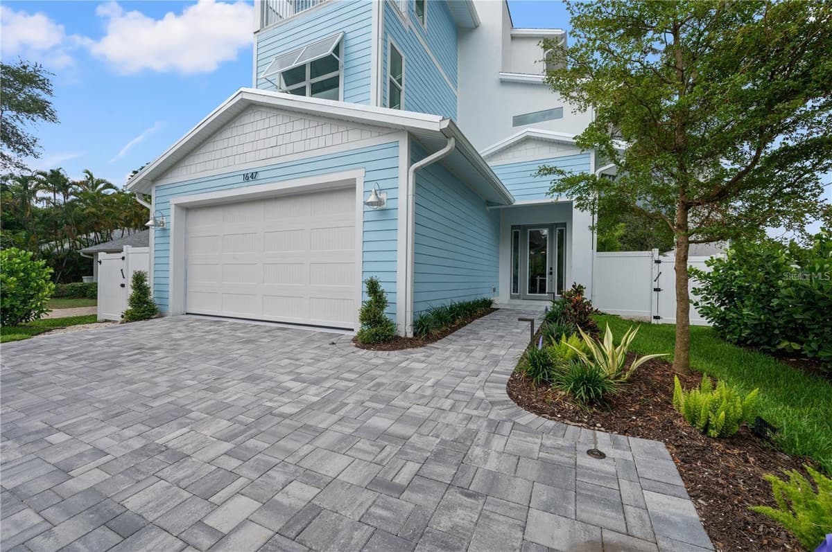 1647 SIESTA DRIVE — photo 5 of 43