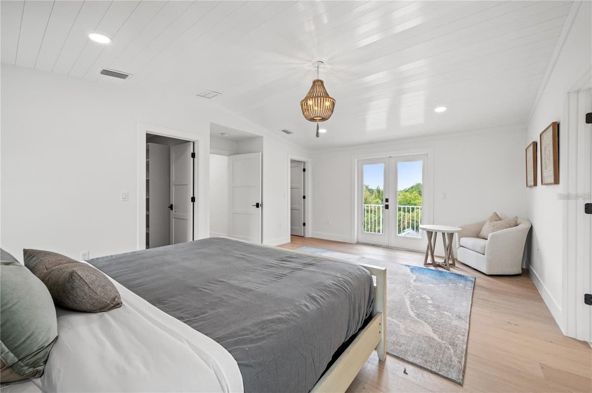 1647 SIESTA DRIVE — photo 27 of 43