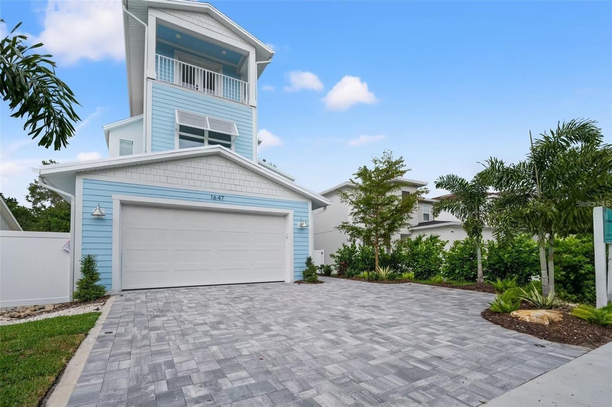 1647 SIESTA DRIVE — photo 4 of 43
