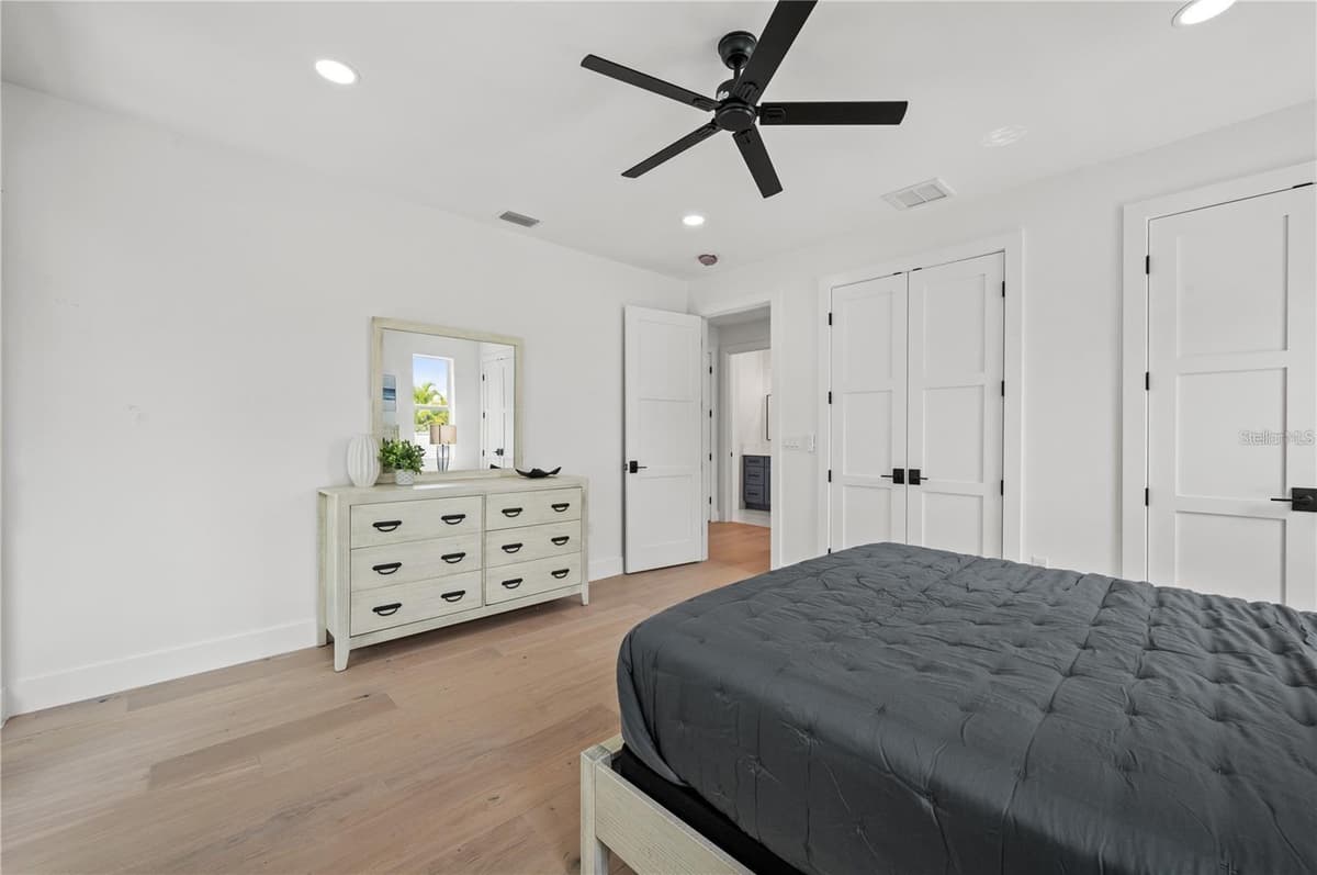 1647 SIESTA DRIVE — photo 34 of 43