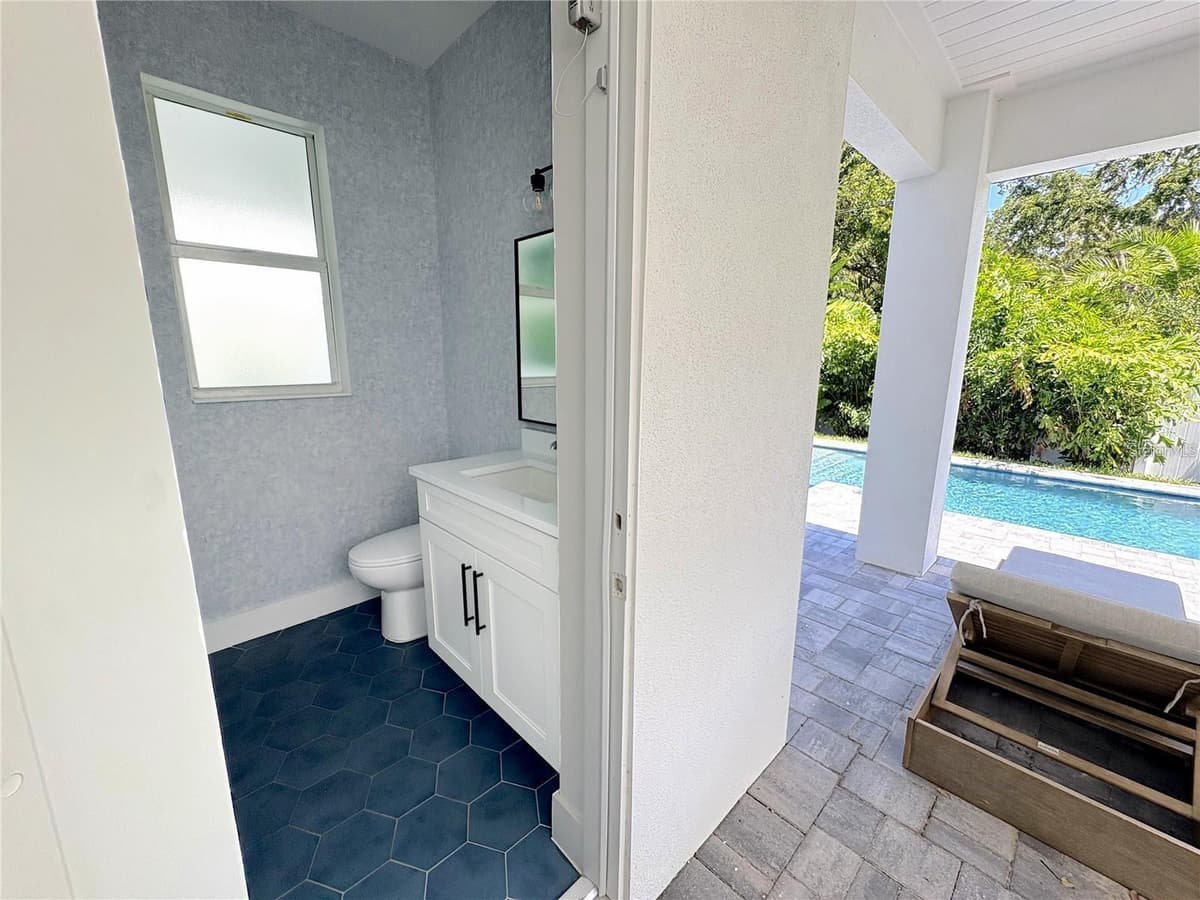 1647 SIESTA DRIVE — photo 13 of 43