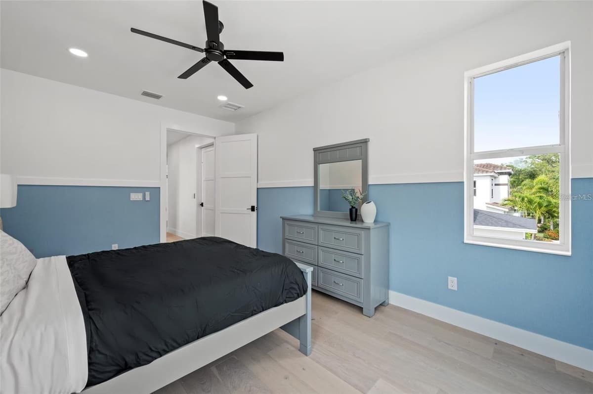 1647 SIESTA DRIVE — photo 38 of 43