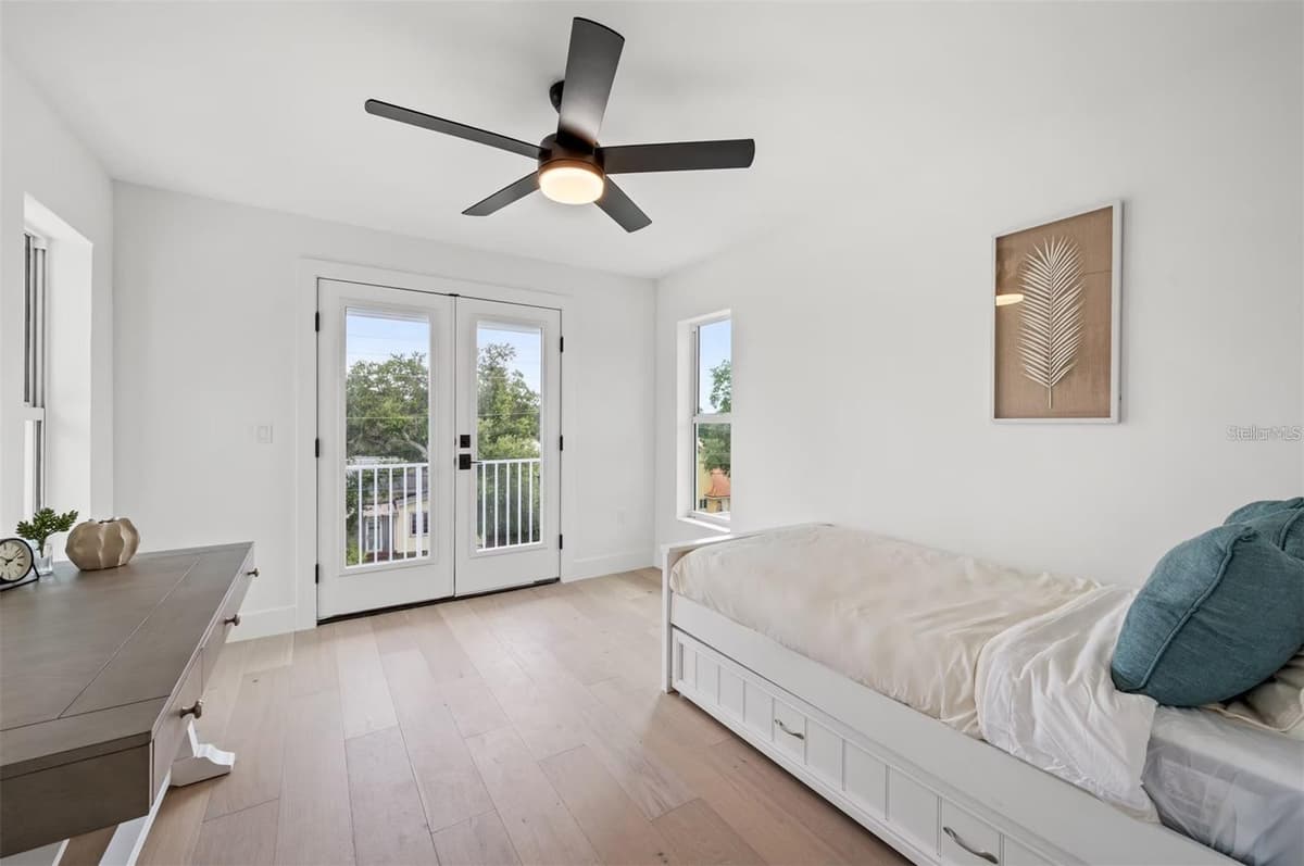 1647 SIESTA DRIVE — photo 32 of 43