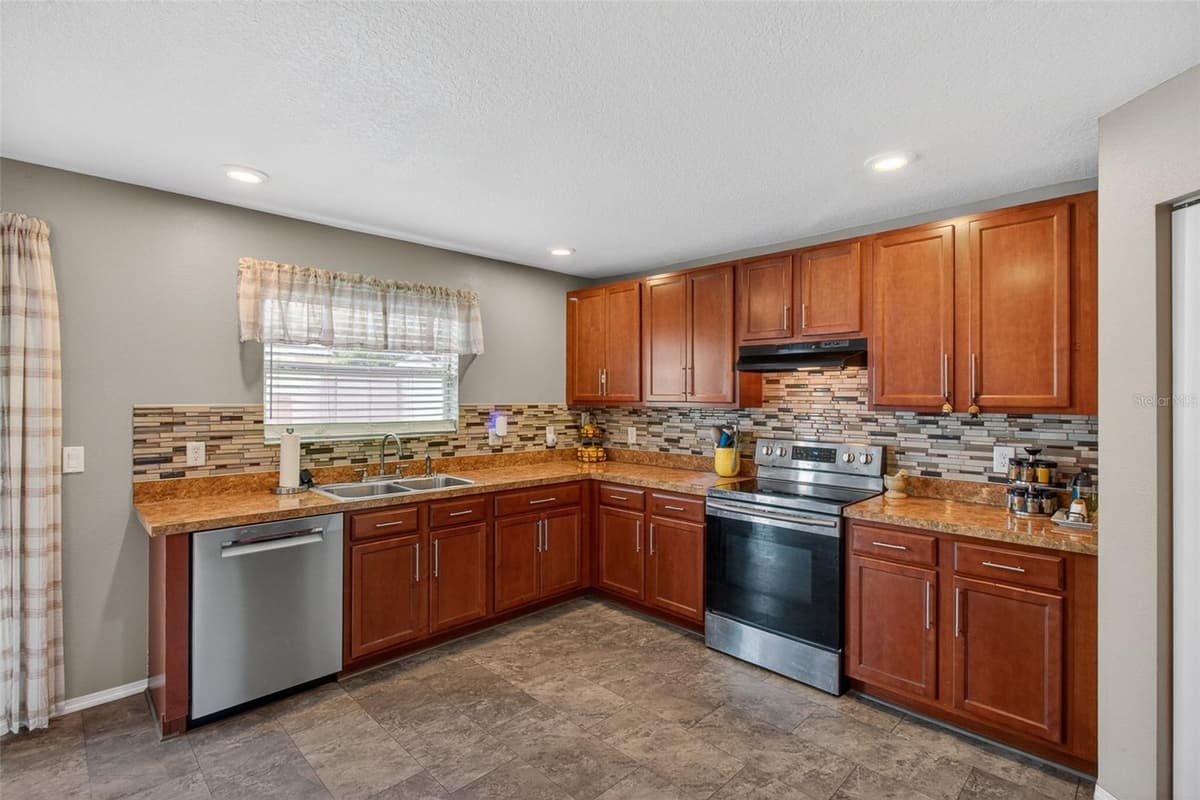 11154 RUNNING PINE DRIVE DRIVE — photo 7 of 33