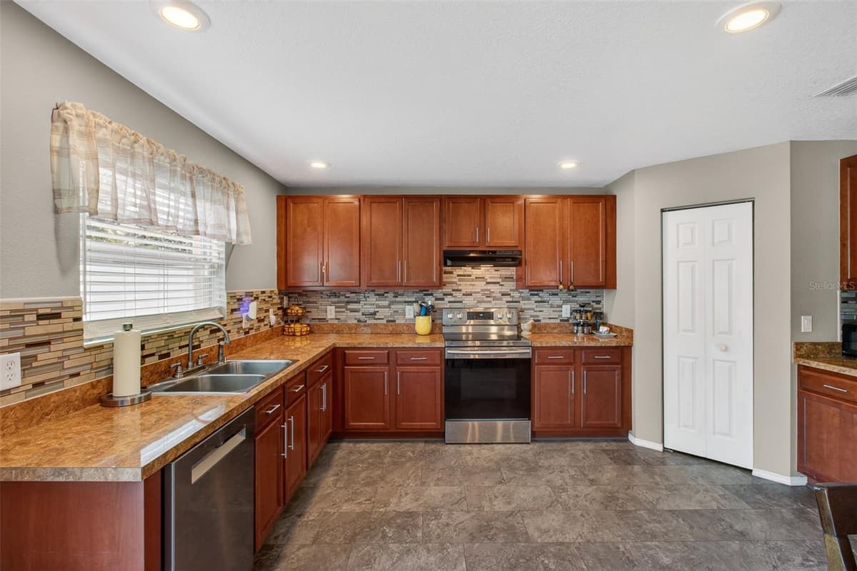 11154 RUNNING PINE DRIVE DRIVE — photo 6 of 33