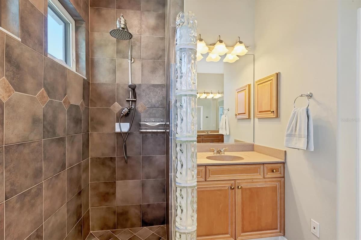 321 DULMER DRIVE — photo 34 of 92