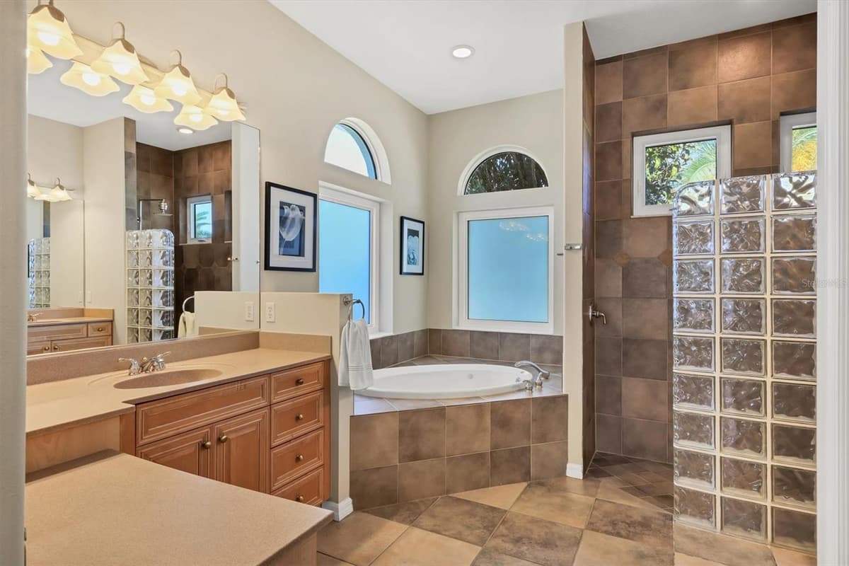 321 DULMER DRIVE — photo 32 of 92