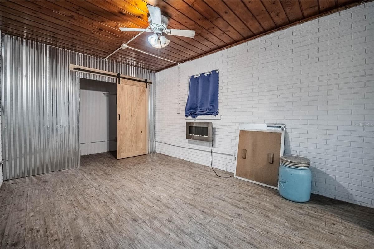 218 MAPLE LANE — photo 4 of 37