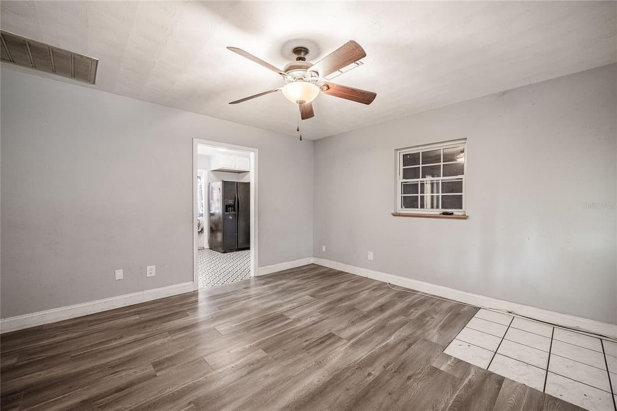 218 MAPLE LANE — photo 14 of 37