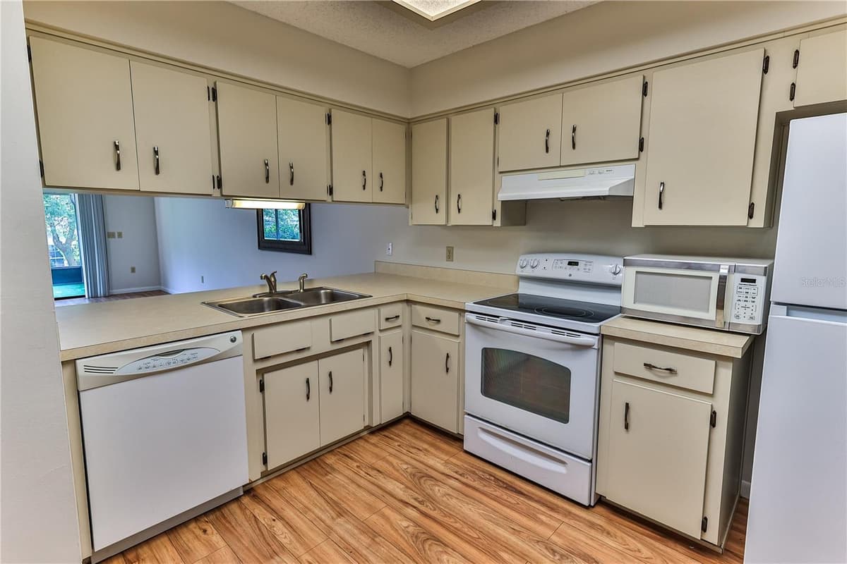 3333 LIVERPOOL POINT — photo 6 of 40