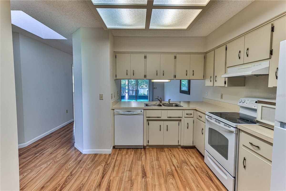 3333 LIVERPOOL POINT — photo 8 of 40