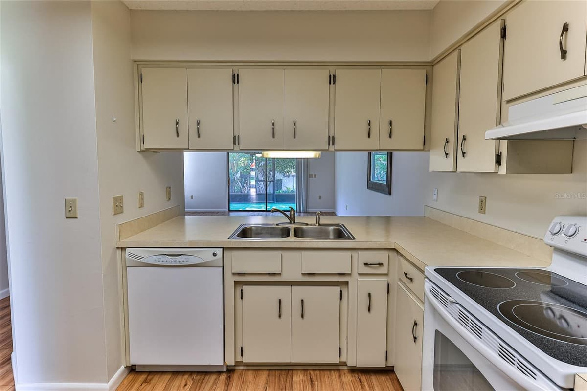 3333 LIVERPOOL POINT — photo 9 of 40