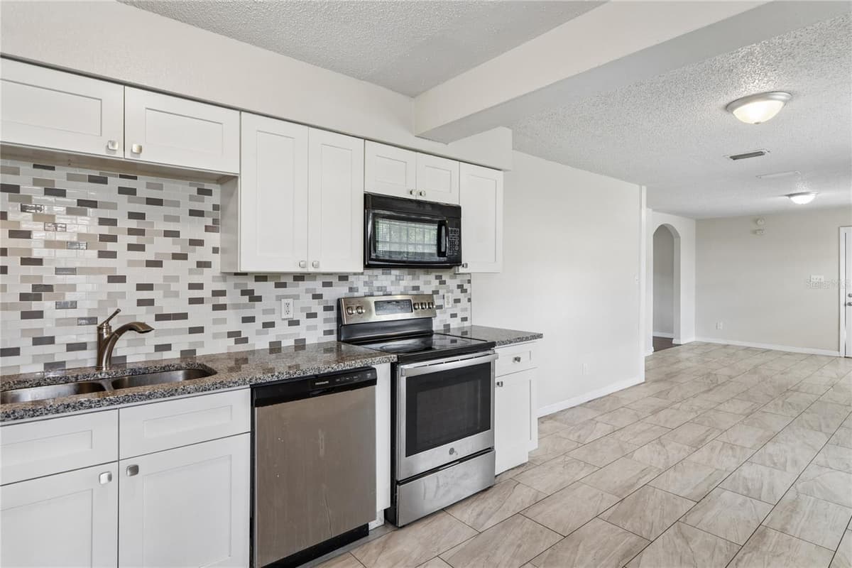 9608 10TH STREET — photo 5 of 23