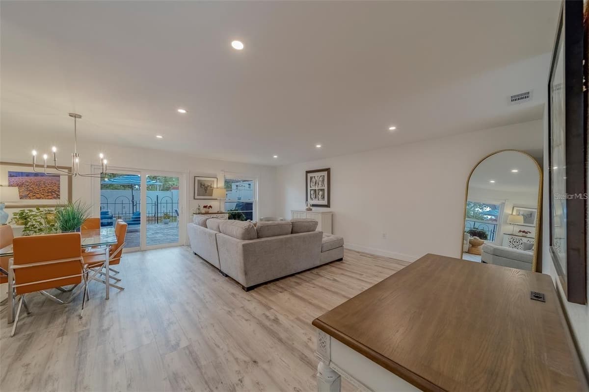 2700 BAYSHORE BOULEVARD — photo 9 of 52