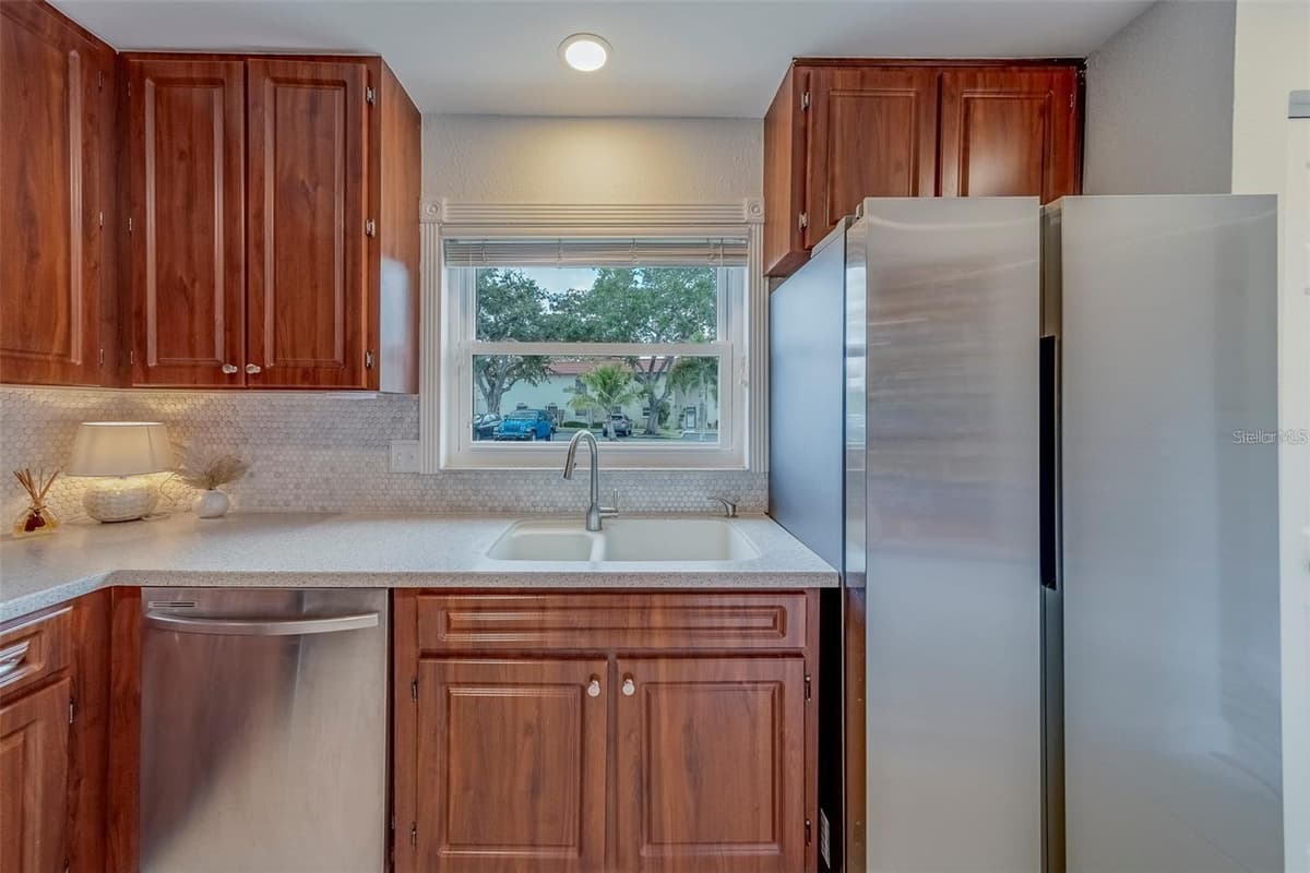 2700 BAYSHORE BOULEVARD — photo 7 of 52