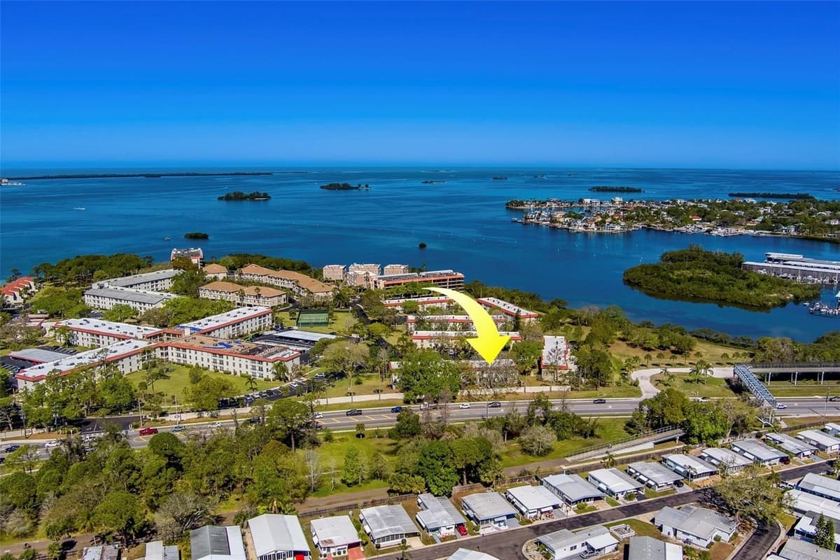 2700 BAYSHORE BOULEVARD — photo 2 of 52