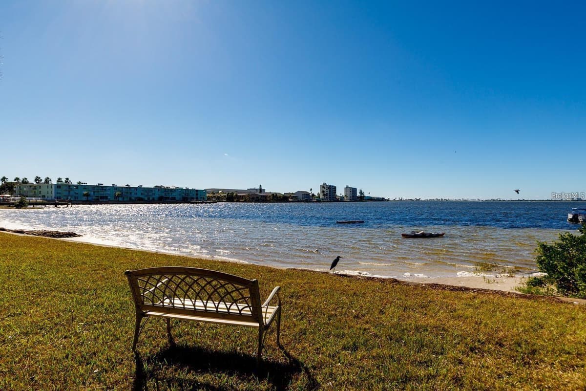 2700 BAYSHORE BOULEVARD — photo 3 of 52