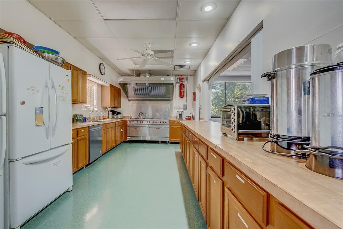 2700 BAYSHORE BOULEVARD — photo 50 of 52