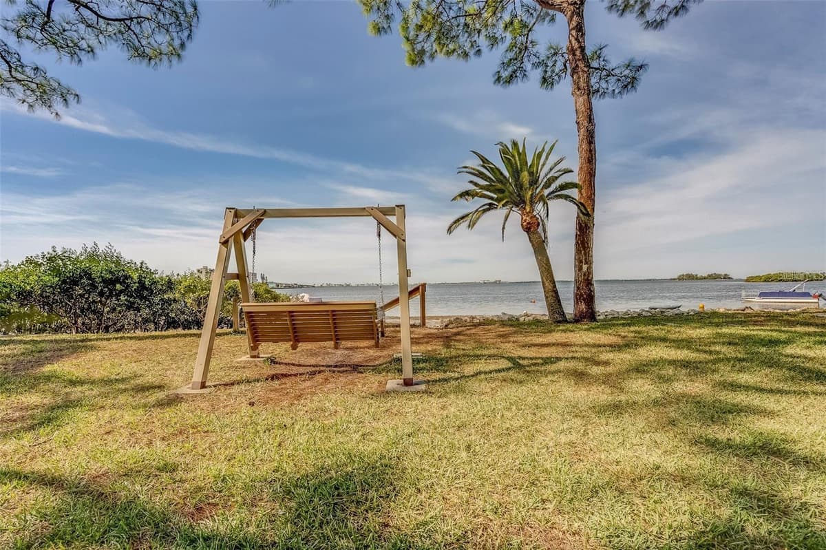 2700 BAYSHORE BOULEVARD — photo 42 of 52
