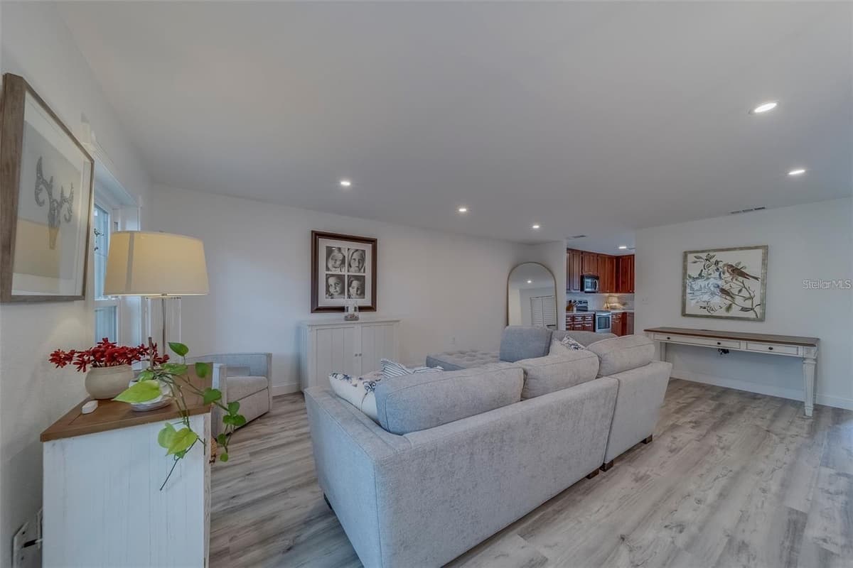 2700 BAYSHORE BOULEVARD — photo 10 of 52