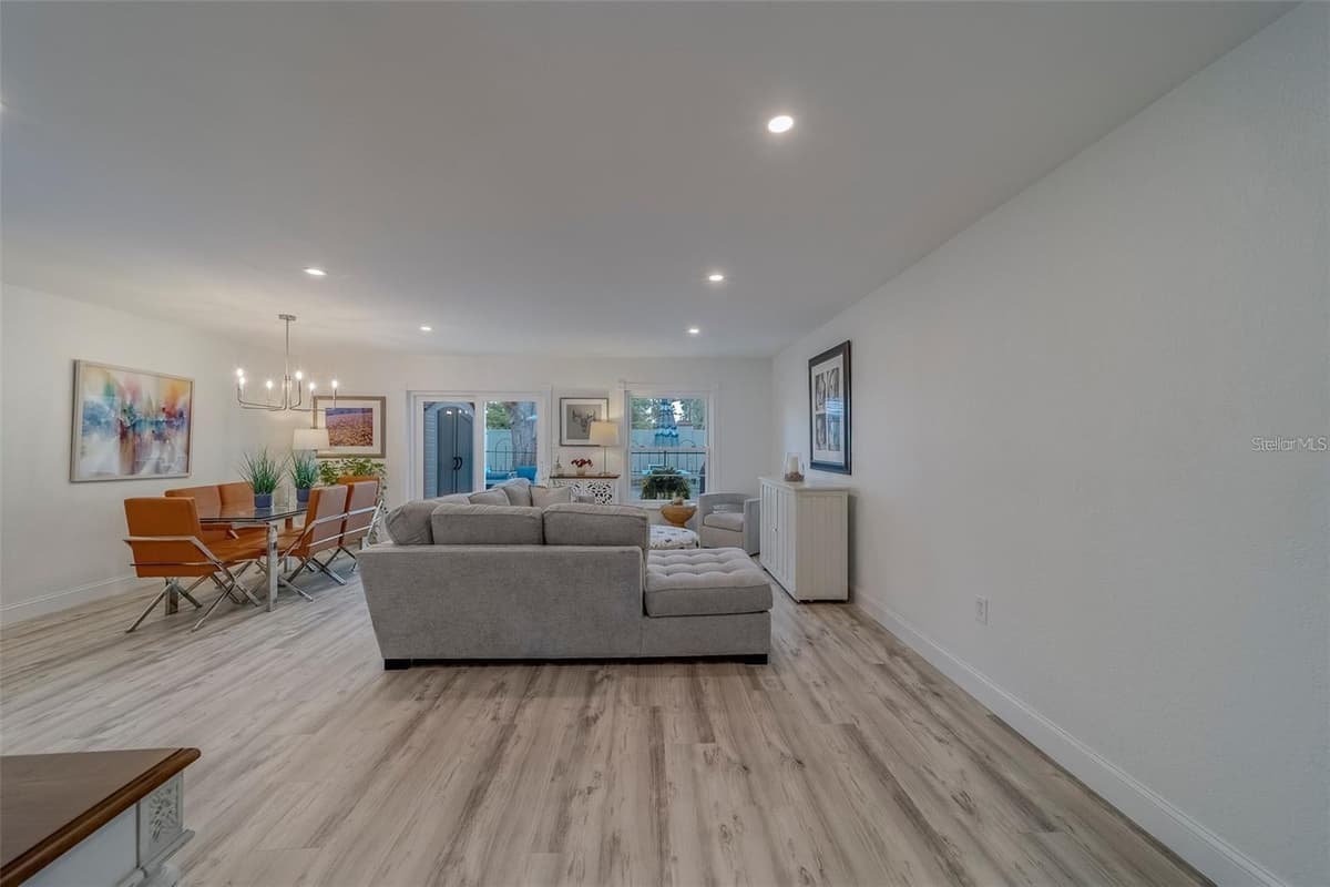 2700 BAYSHORE BOULEVARD — photo 12 of 52