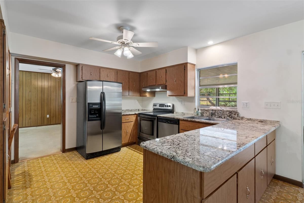 6095 ZIRKELS CIRCLE — photo 13 of 47