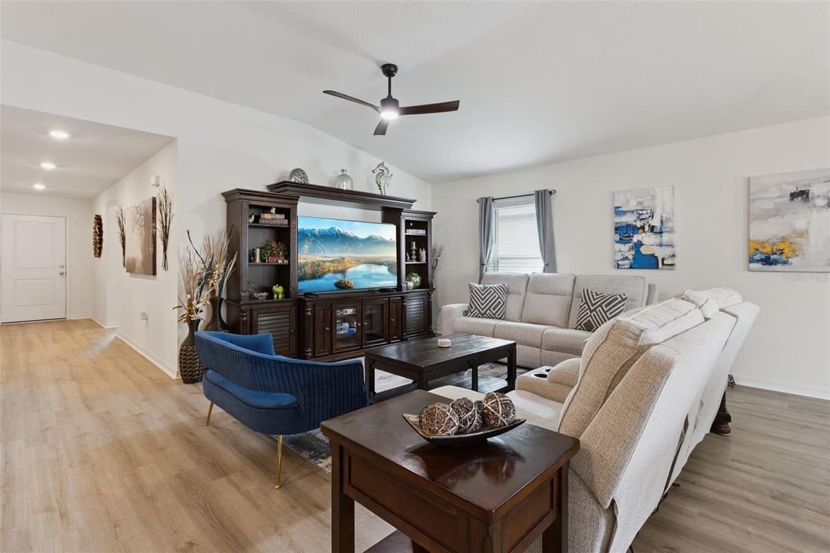 3832 PRONGHORN DR — photo 4 of 34