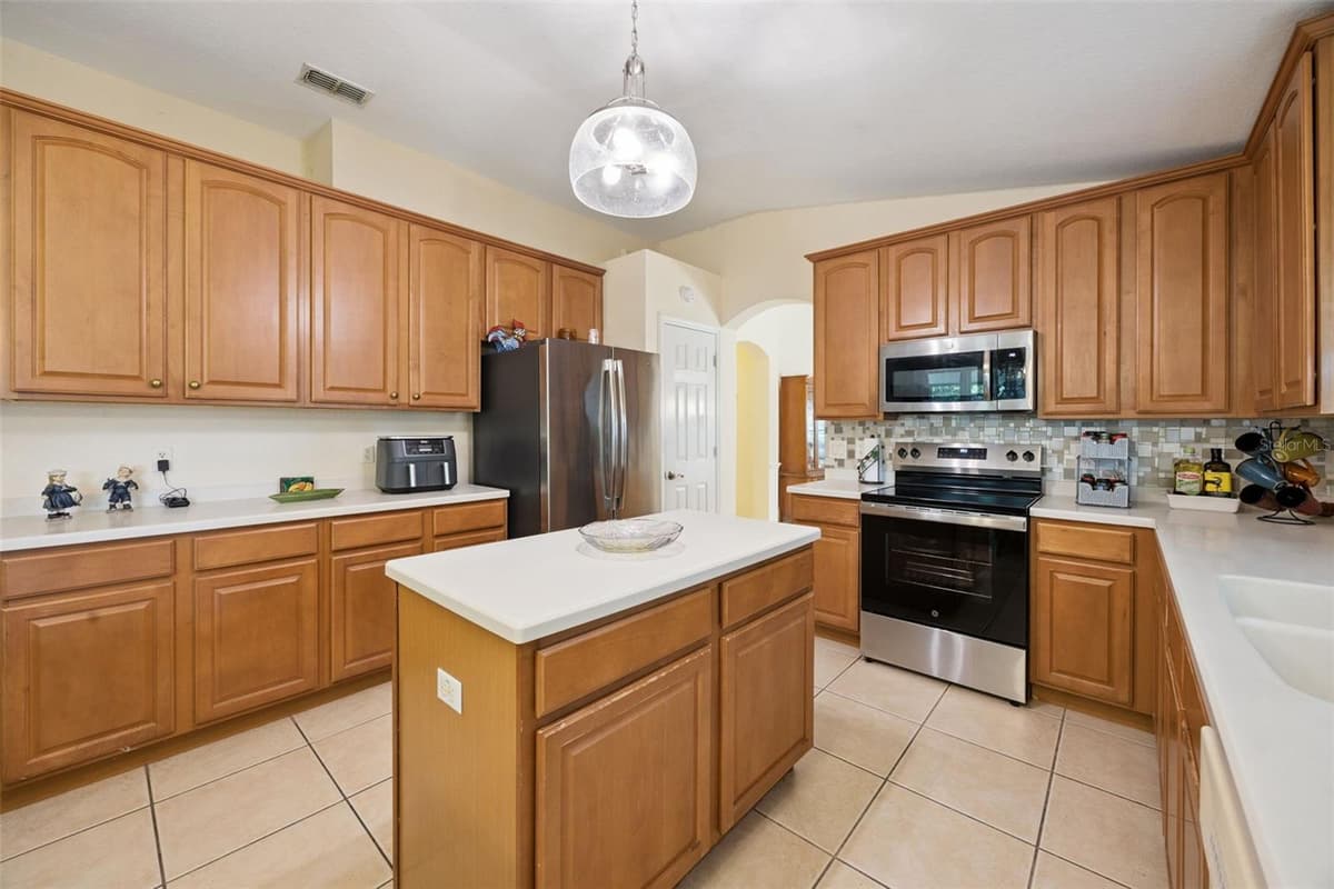 6169 FROGGATT STREET — photo 13 of 34